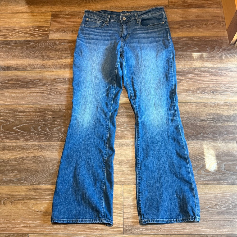 Signature by Levi Strauss Co Womens Modern Bootcut Jeans Medium Wash Blue 14M